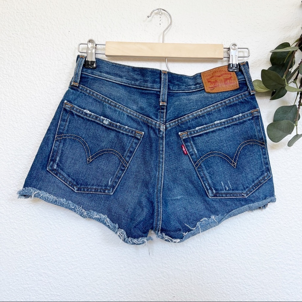 Levi’s- High Rise Button Fly Distressed Shorts Size 25 - Picture 4 of 7